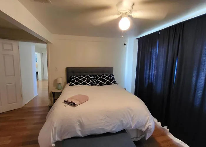 Unit 2 - Stylish 2br Downtown Retreat In Roosevelt Row, Parking Included Apartamento