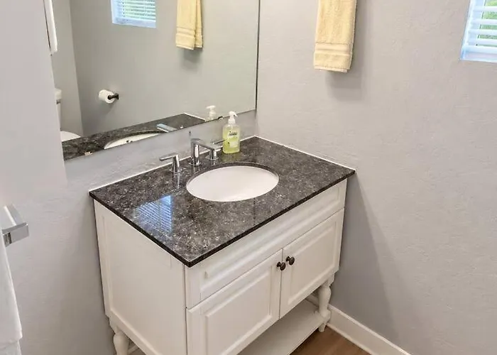 Unit 2 - Stylish 2br Downtown Retreat In Roosevelt Row, Parking Included *