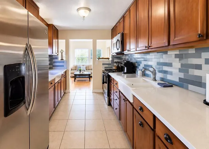 Unit 2 - Stylish 2br Downtown Retreat In Roosevelt Row, Parking Included