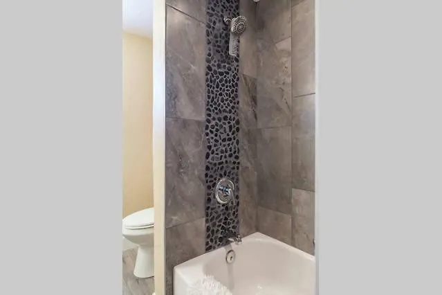 Unit 2 - Stylish 2br Downtown Retreat In Roosevelt Row, Parking Included